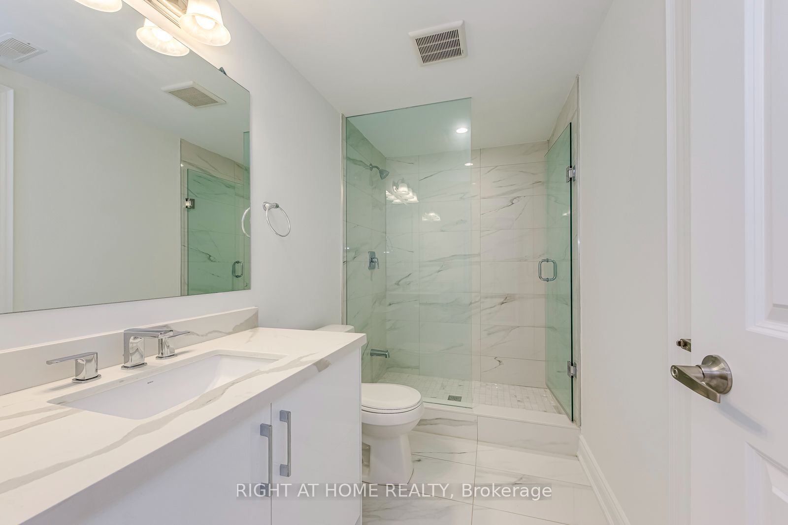 2579 Islington Avenue Property Photo 42