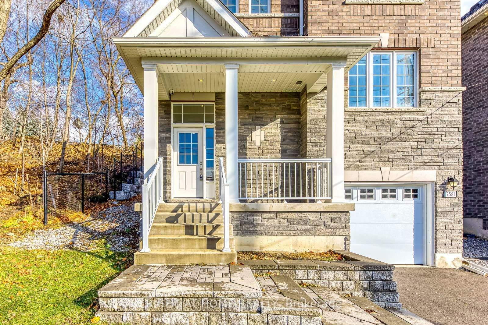2581 Islington Avenue Property Photo 5