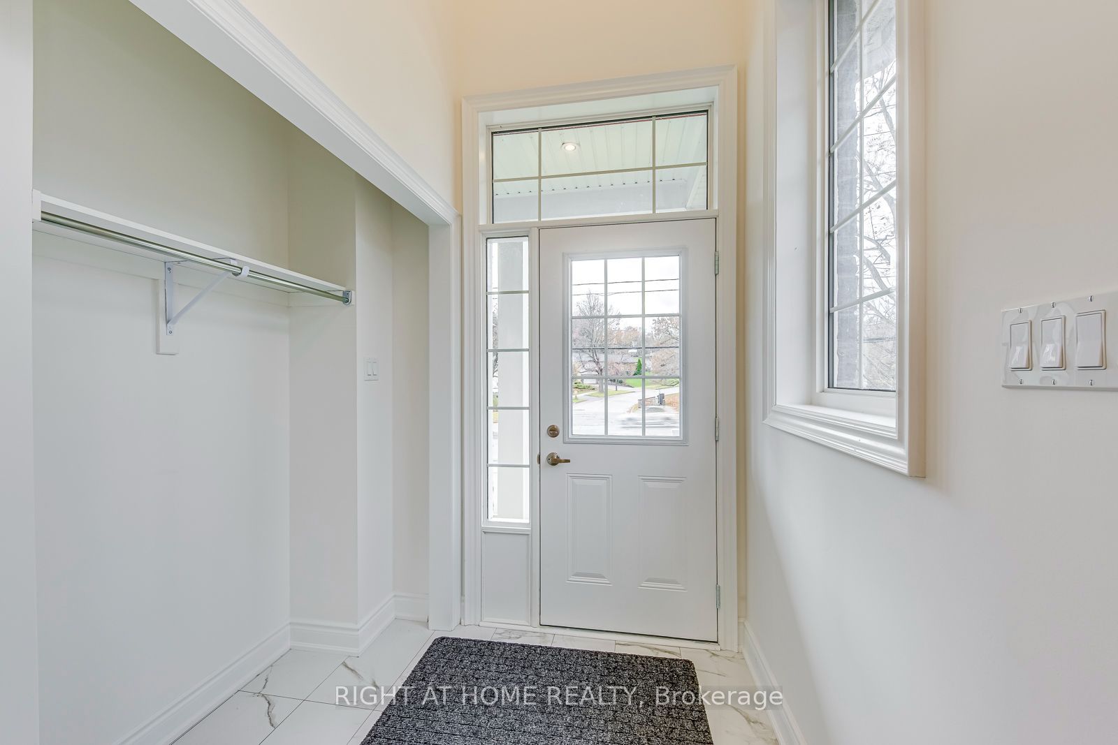 2581 Islington Avenue Property Photo 6