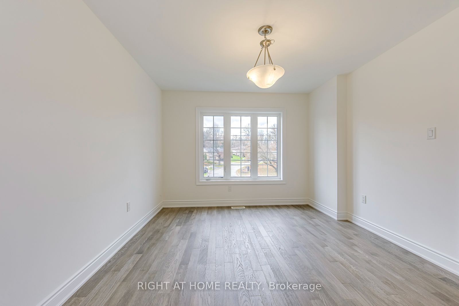 2581 Islington Avenue Property Photo 9