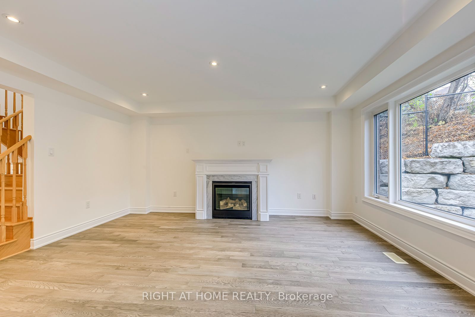2581 Islington Avenue Property Photo 13