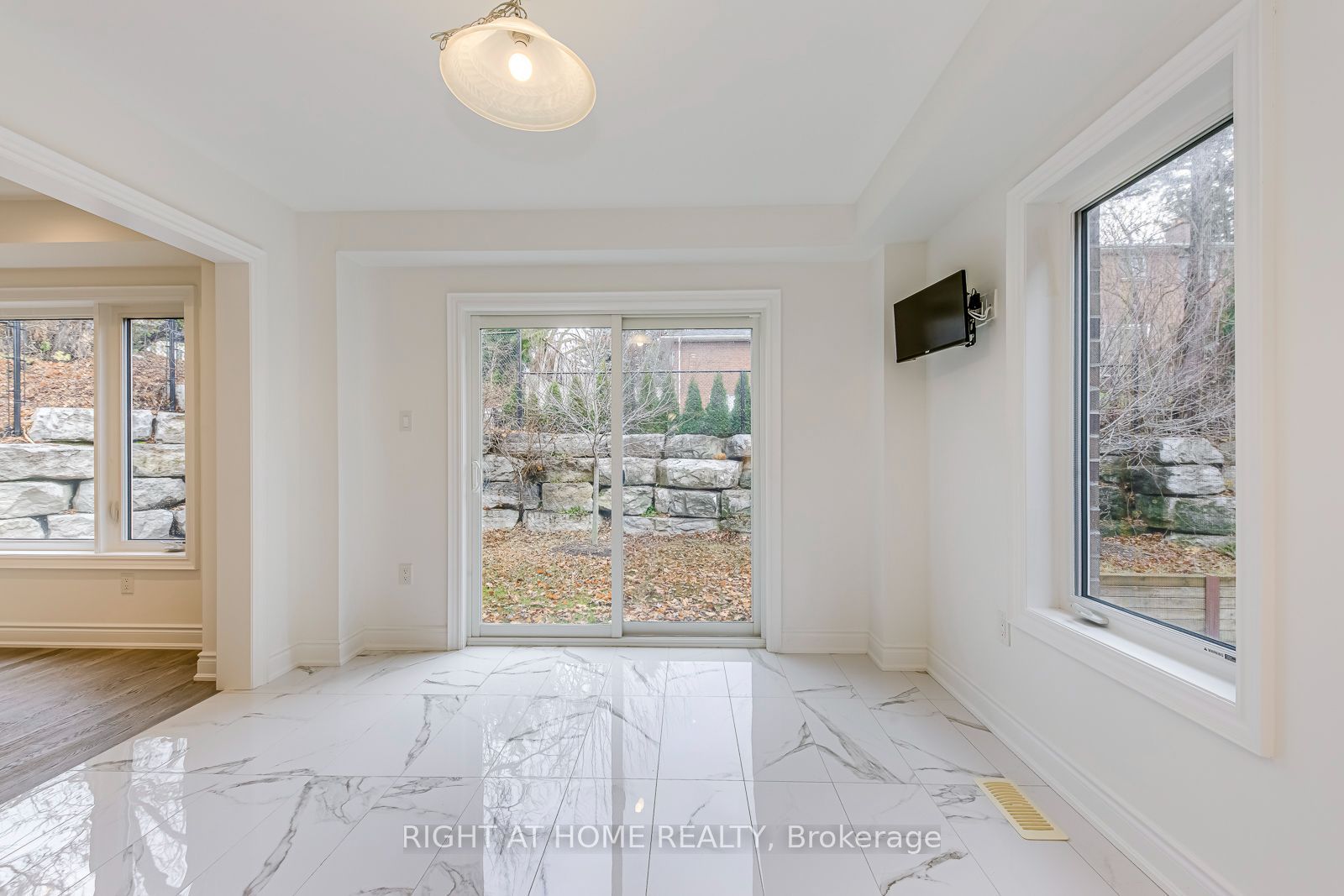 2581 Islington Avenue Property Photo 16