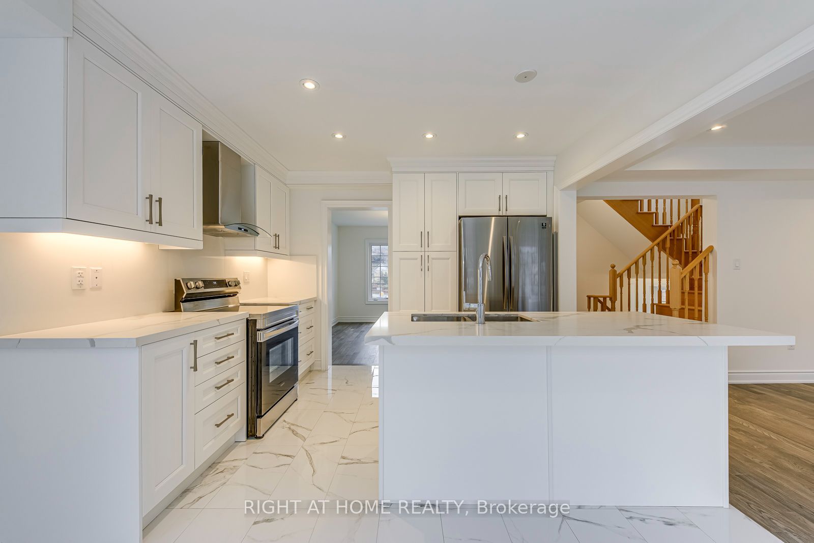 2581 Islington Avenue Property Photo 18