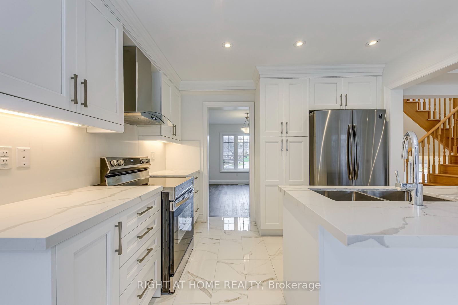 2581 Islington Avenue Property Photo 19