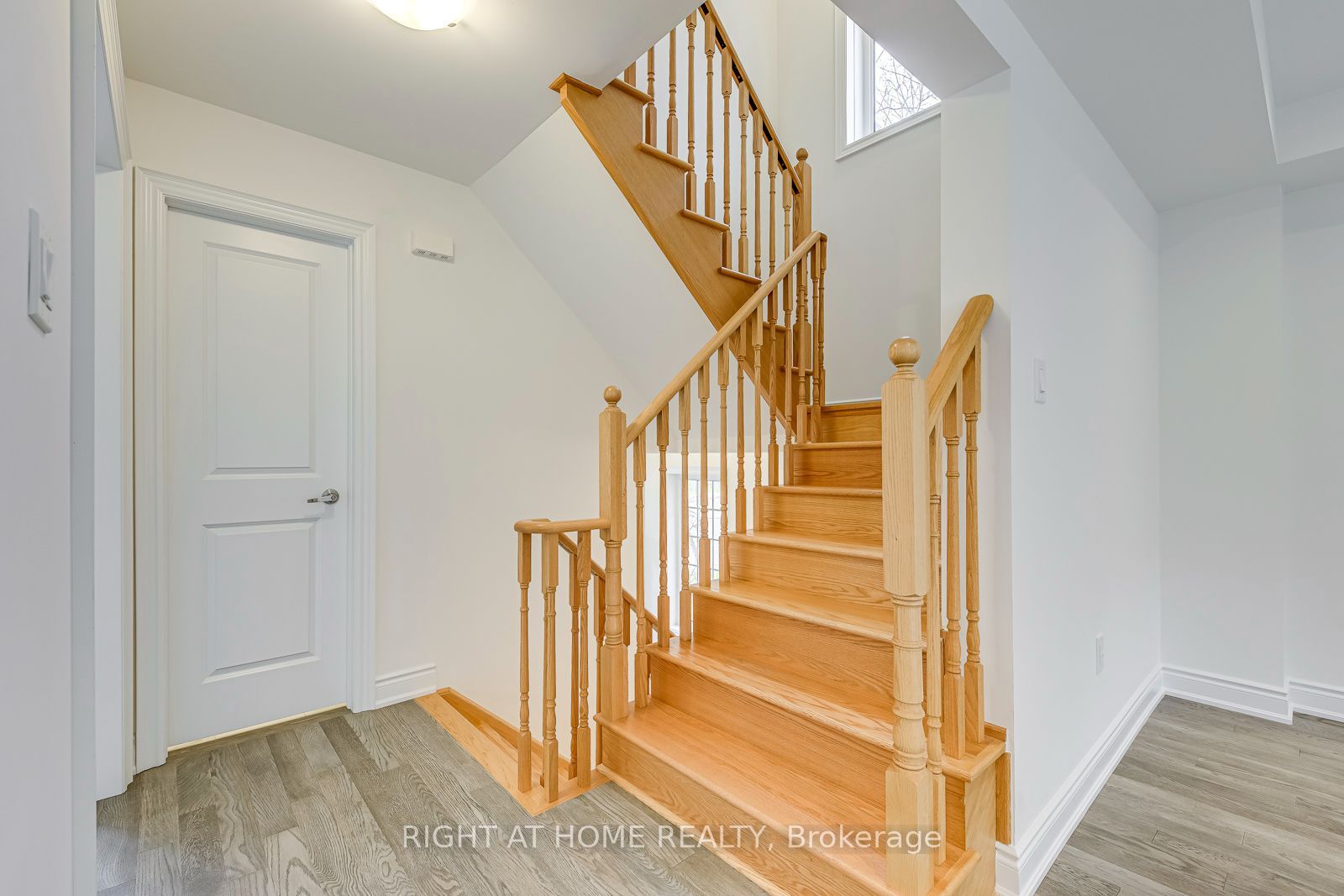 2581 Islington Avenue Property Photo 23
