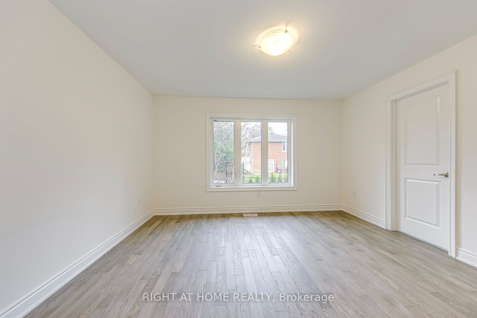 2581 Islington Avenue Property Photo 26