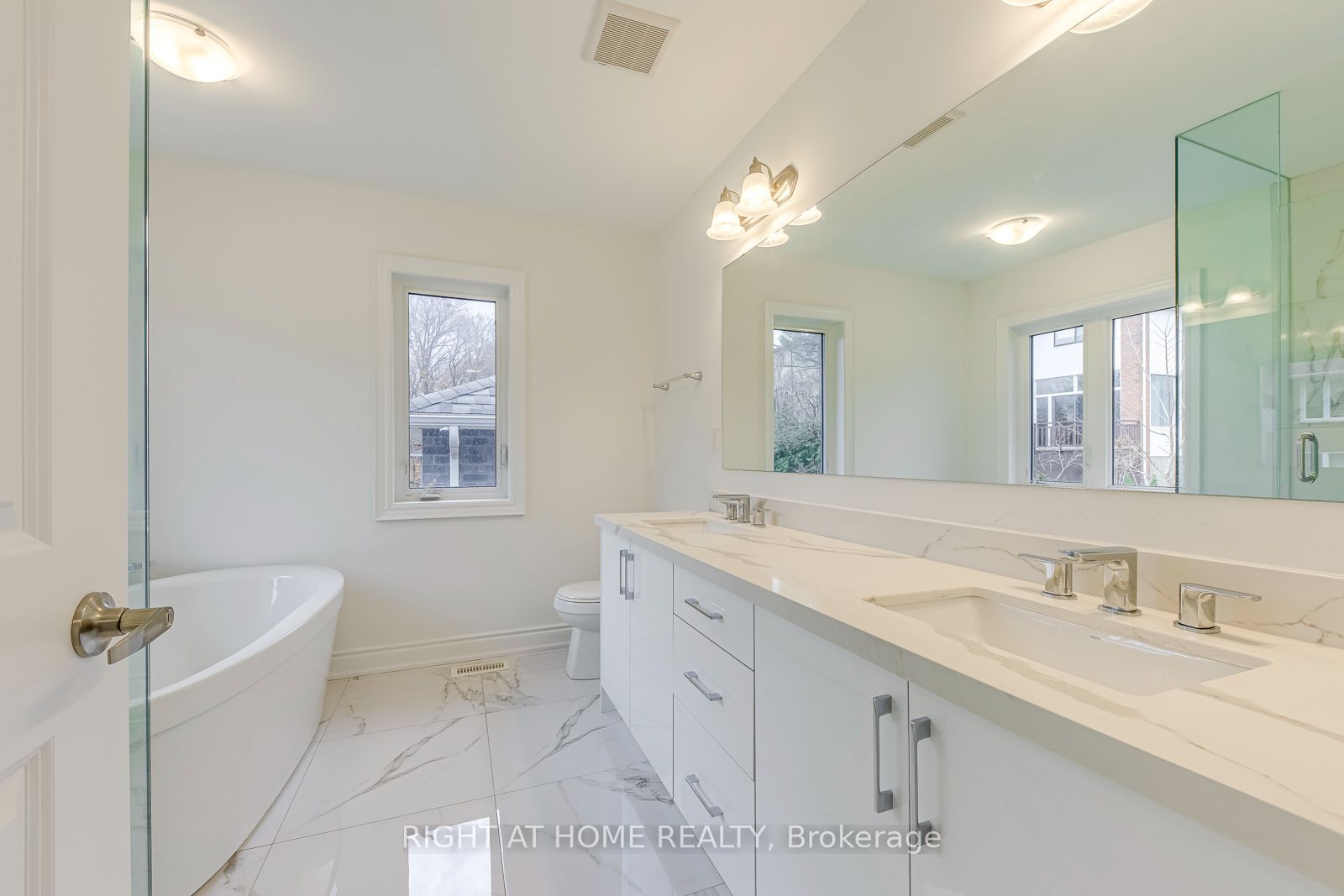 2581 Islington Avenue Property Photo 29