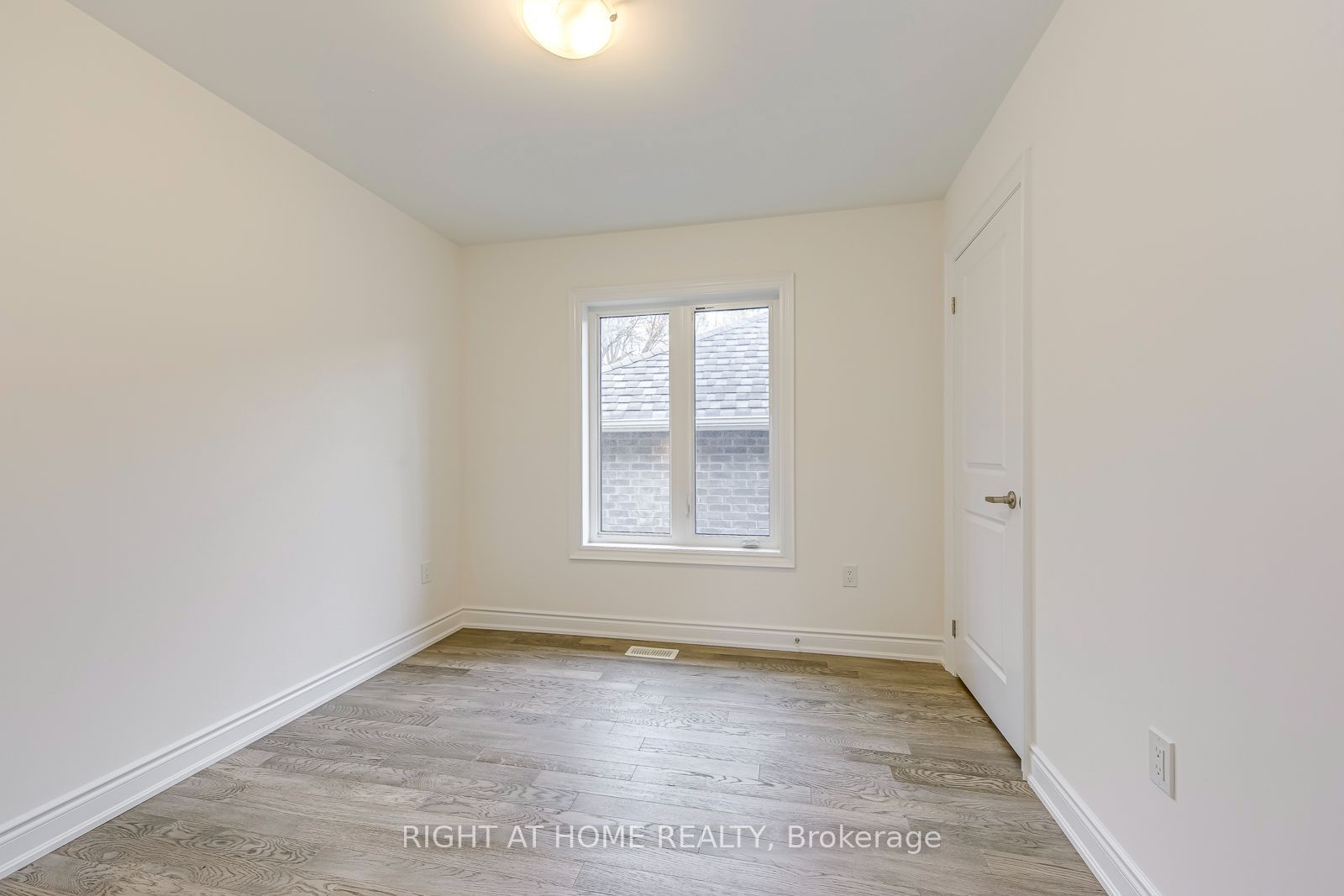 2581 Islington Avenue Property Photo 32