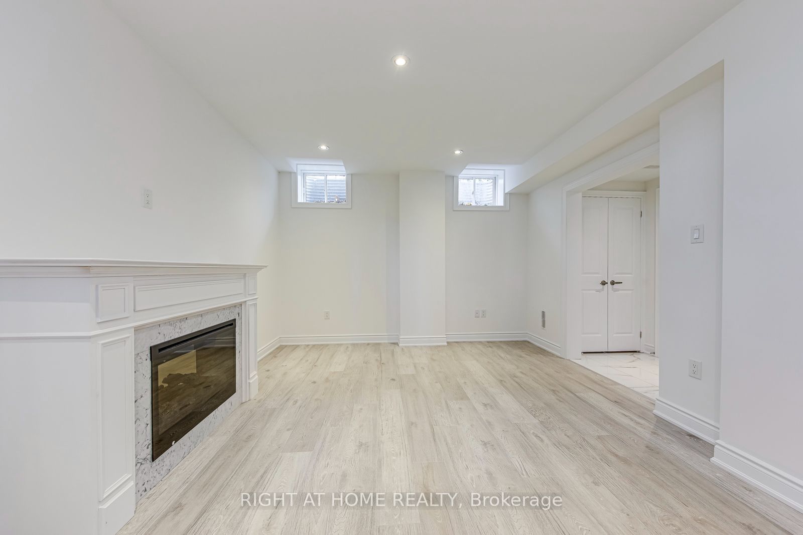2581 Islington Avenue Property Photo 38