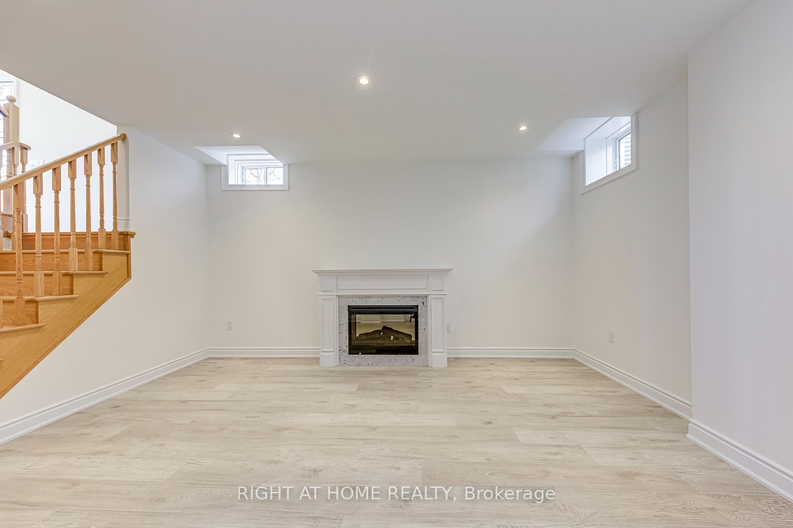 2581 Islington Avenue Property Photo 39
