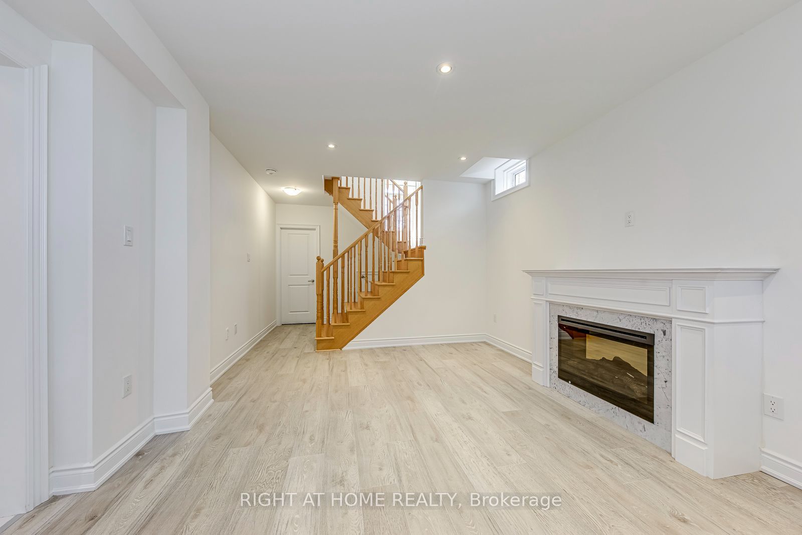 2581 Islington Avenue Property Photo 40