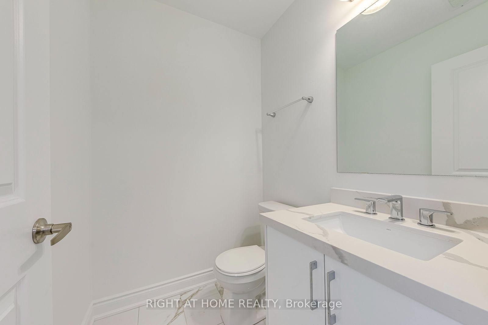 2581 Islington Avenue Property Photo 41