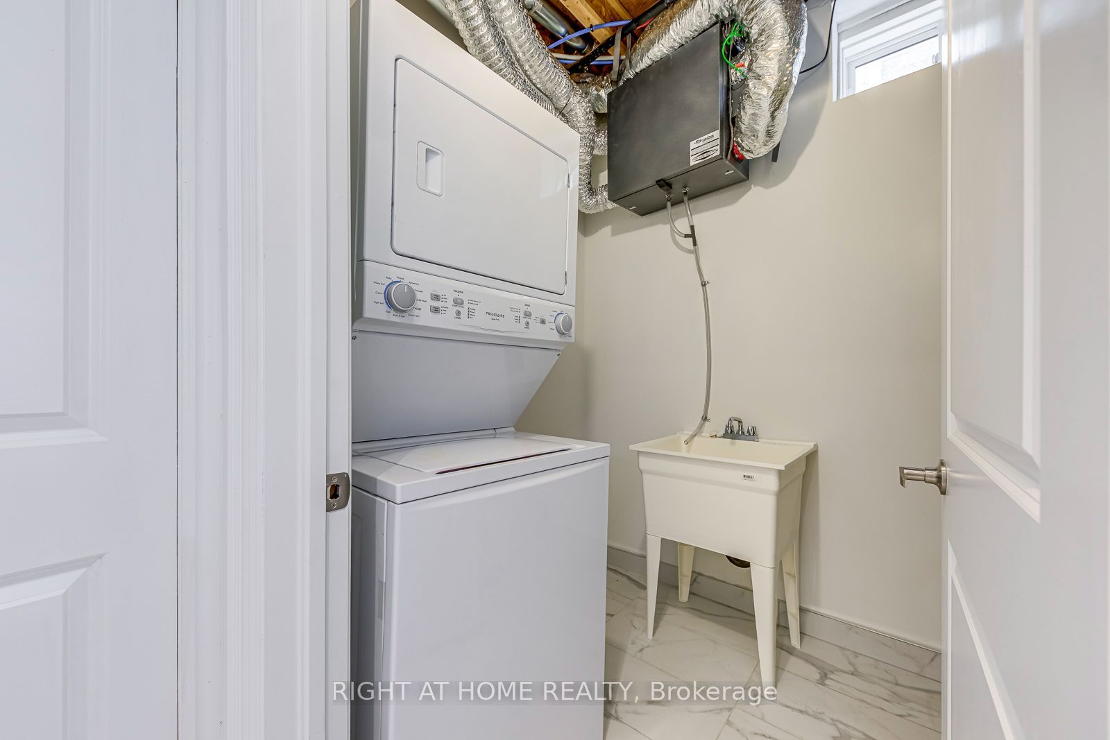 2581 Islington Avenue Property Photo 42