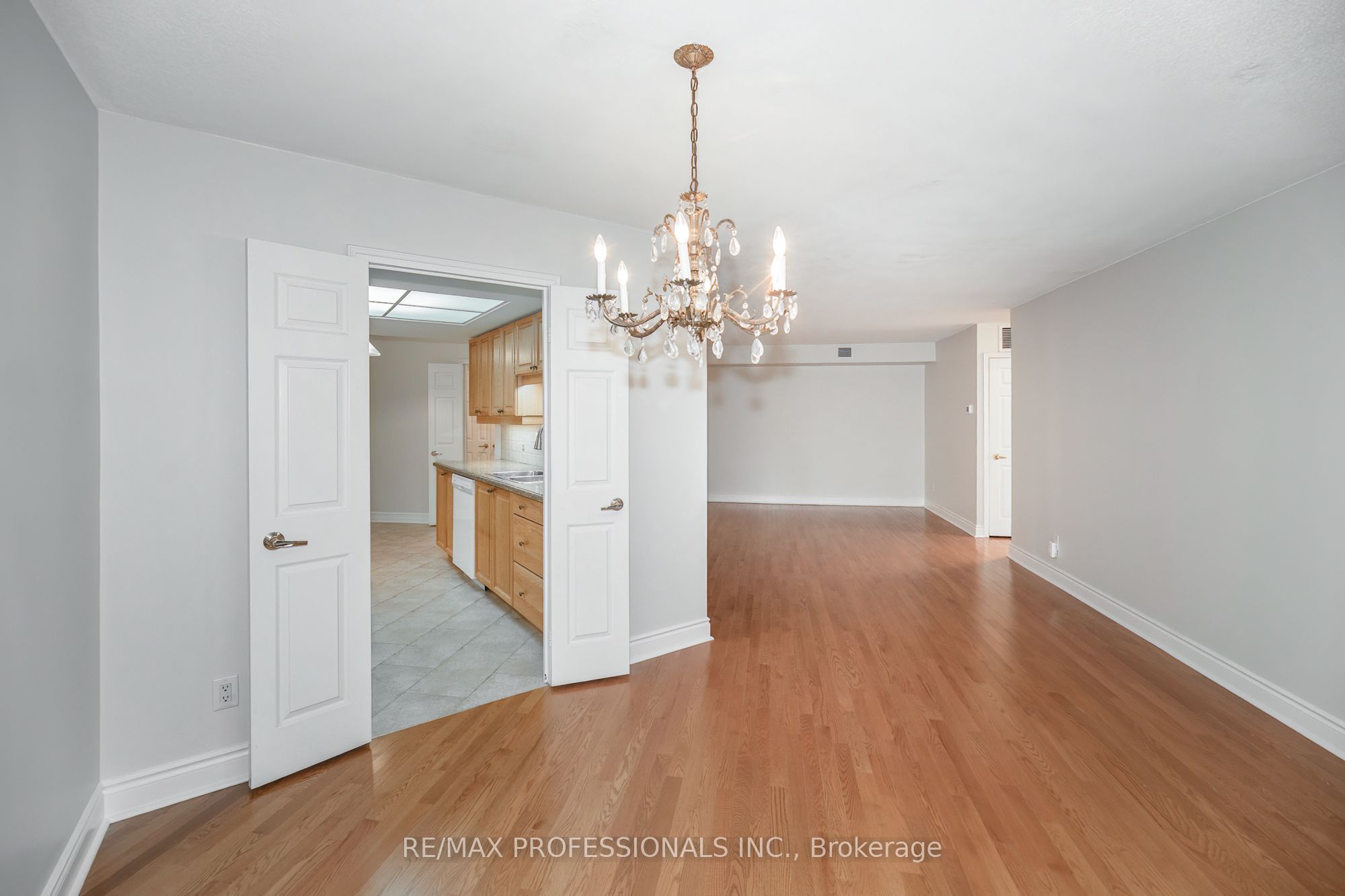 95 La Rose Avenue 105 Property Photo 10