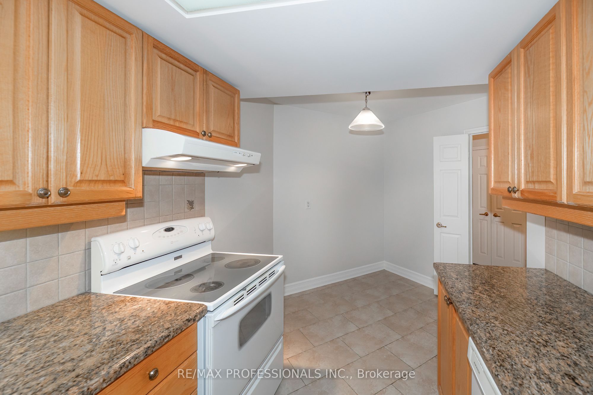 95 La Rose Avenue 105 Property Photo 15