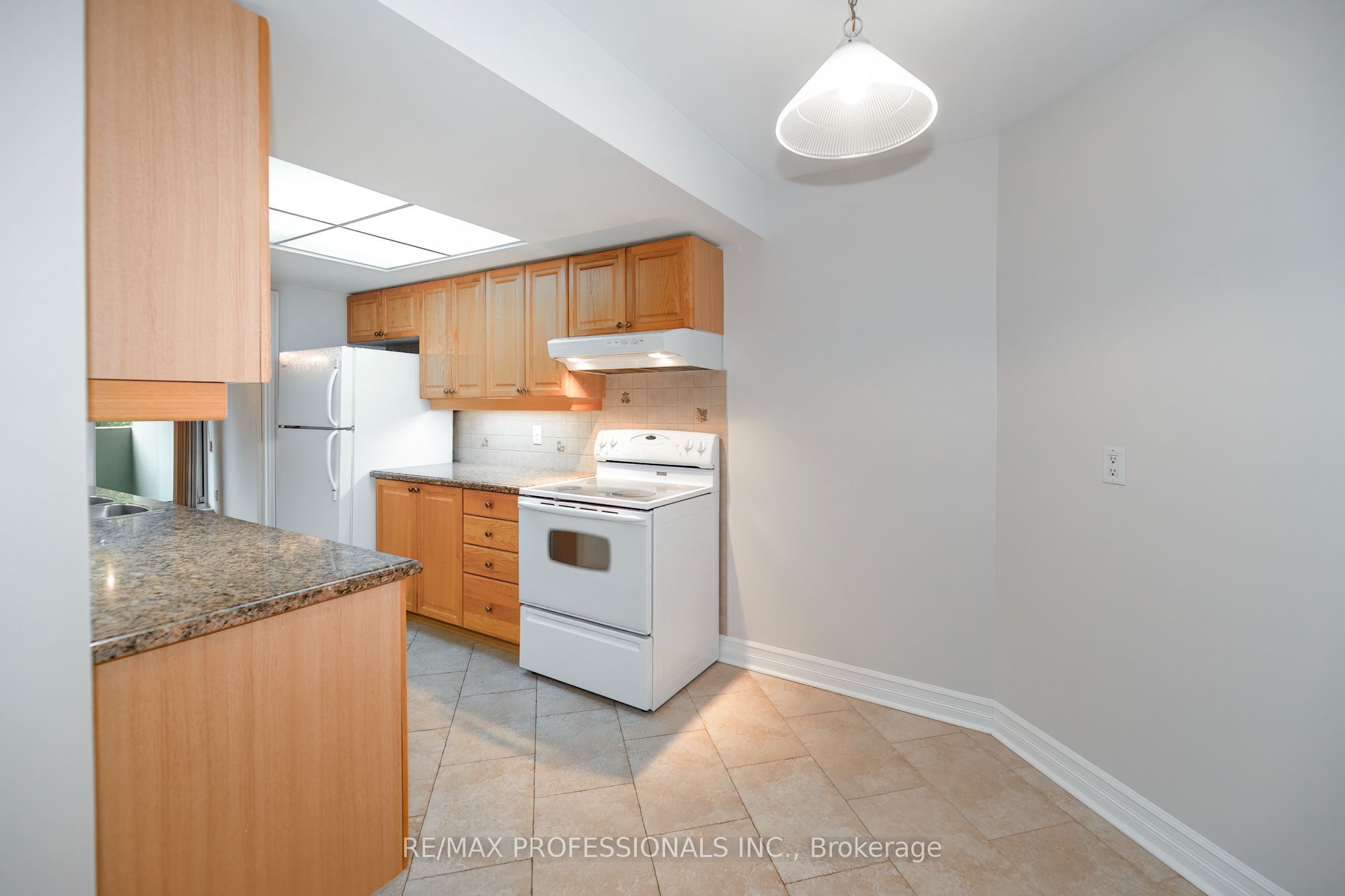 95 La Rose Avenue 105 Property Photo 16