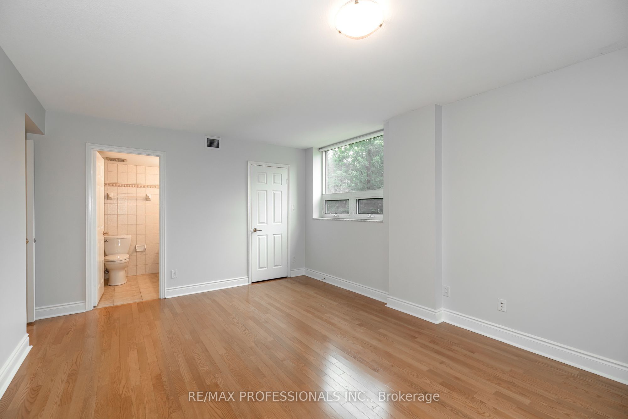 95 La Rose Avenue 105 Property Photo 19