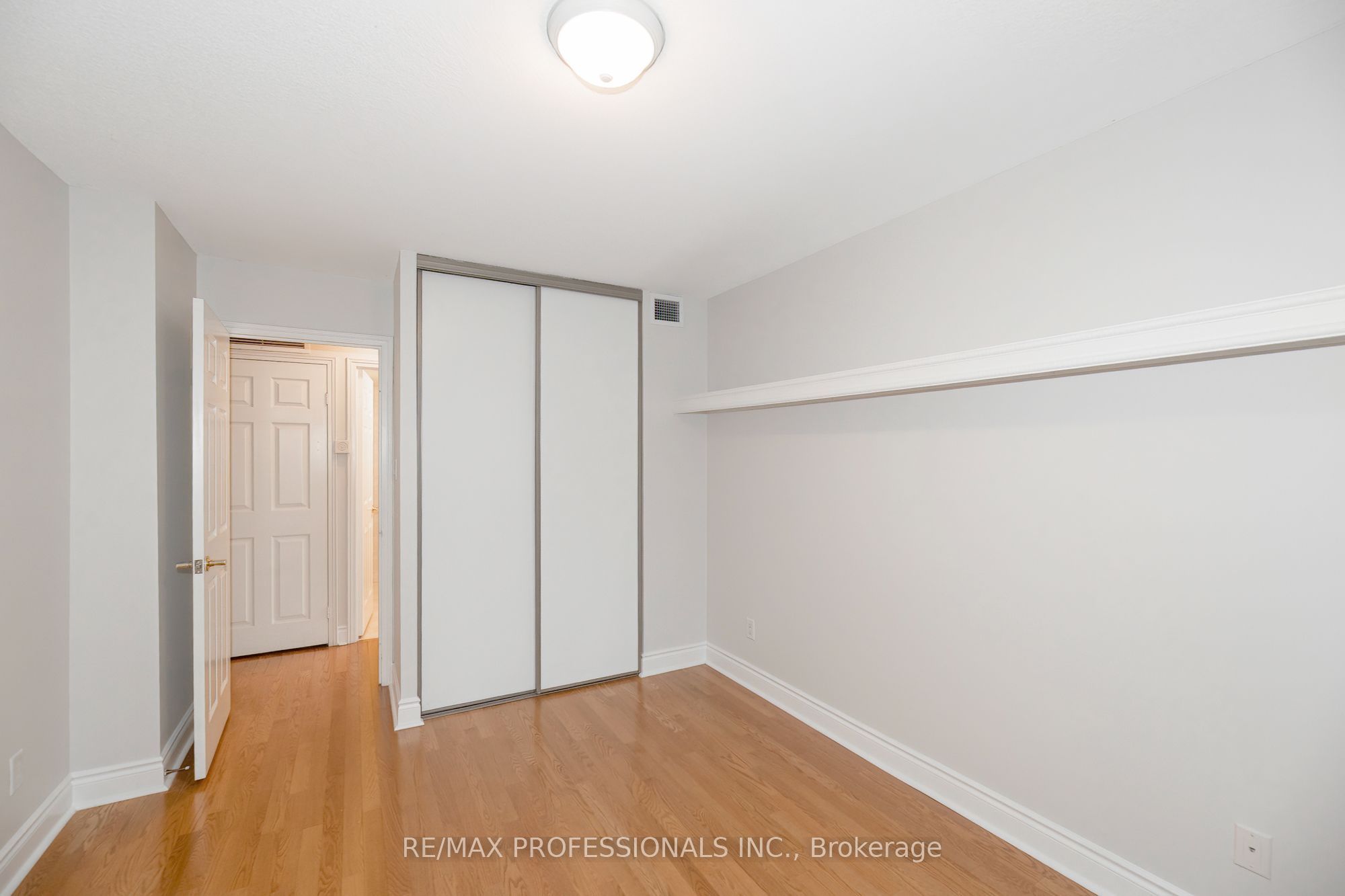95 La Rose Avenue 105 Property Photo 25