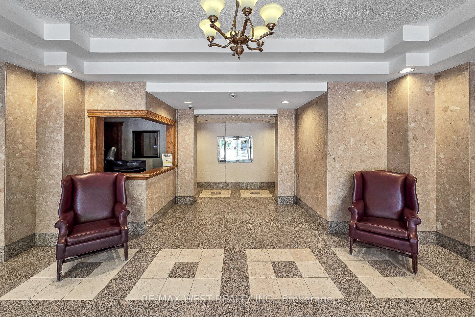 55 Elm Drive W 1801 Property Photo 4