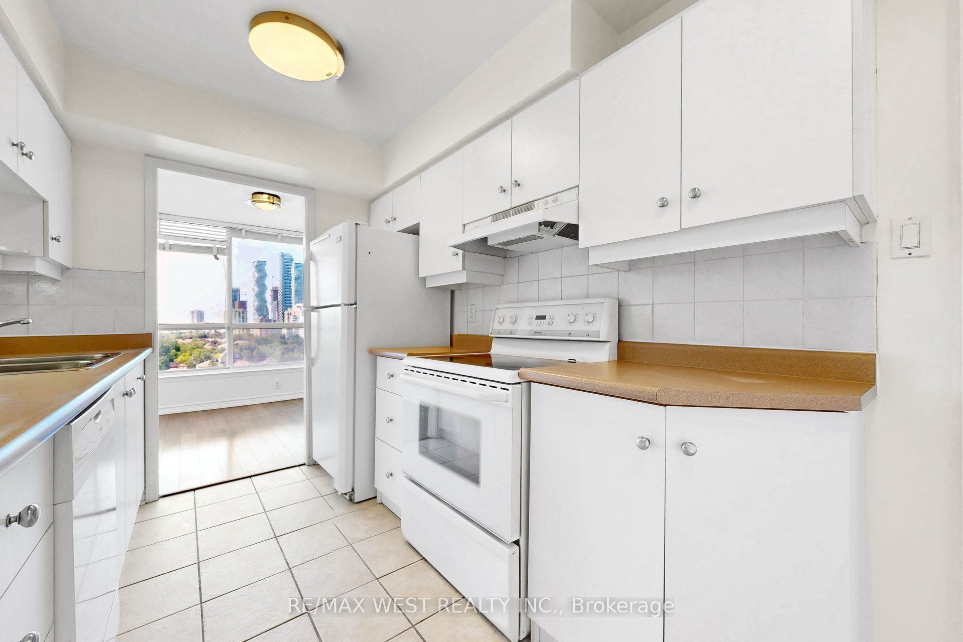 55 Elm Drive W 1801 Property Photo 13