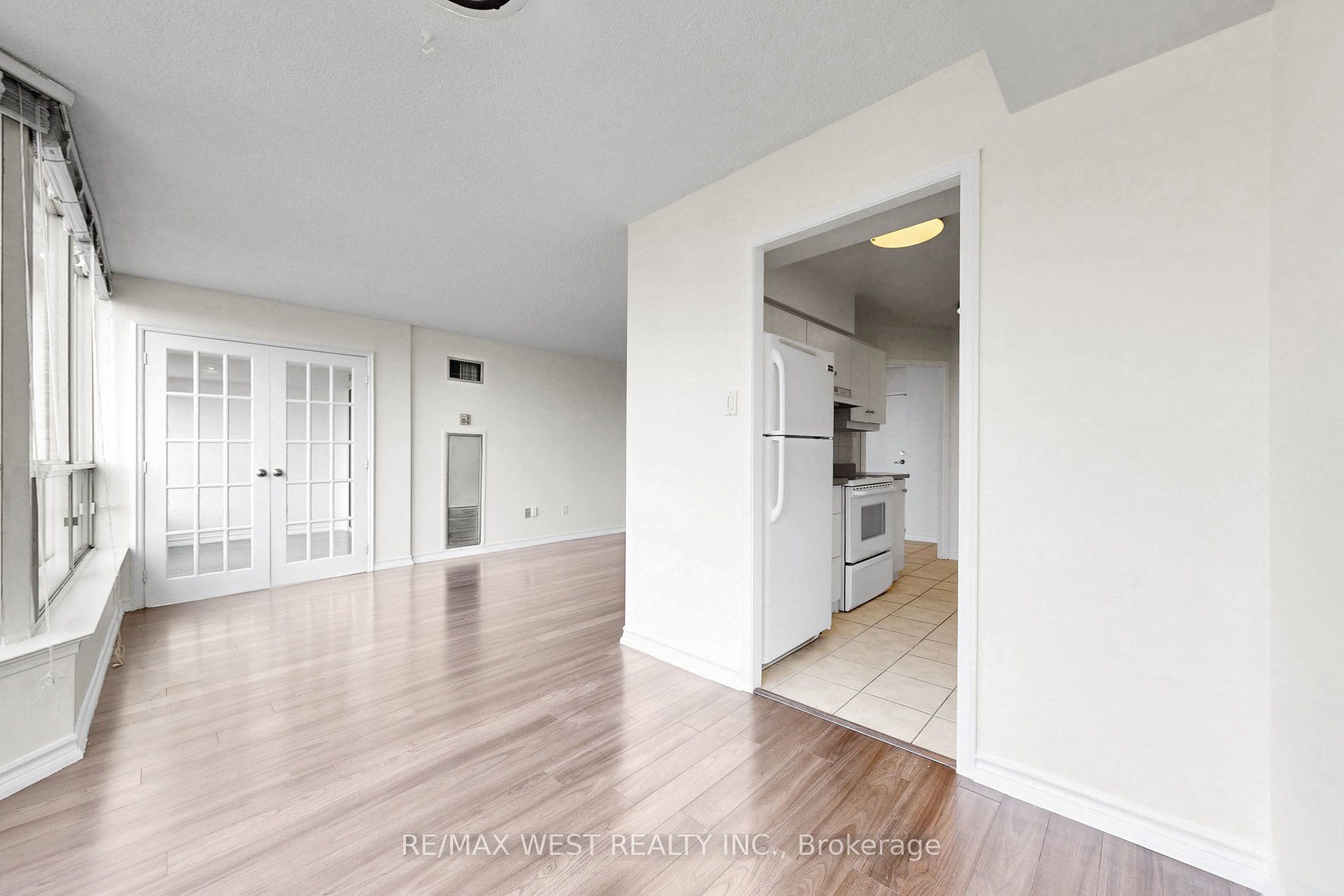 55 Elm Drive W 1801 Property Photo 16