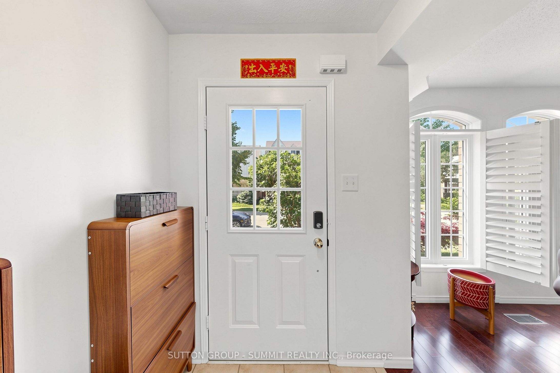 141 Gatwick Drive Property Photo 4