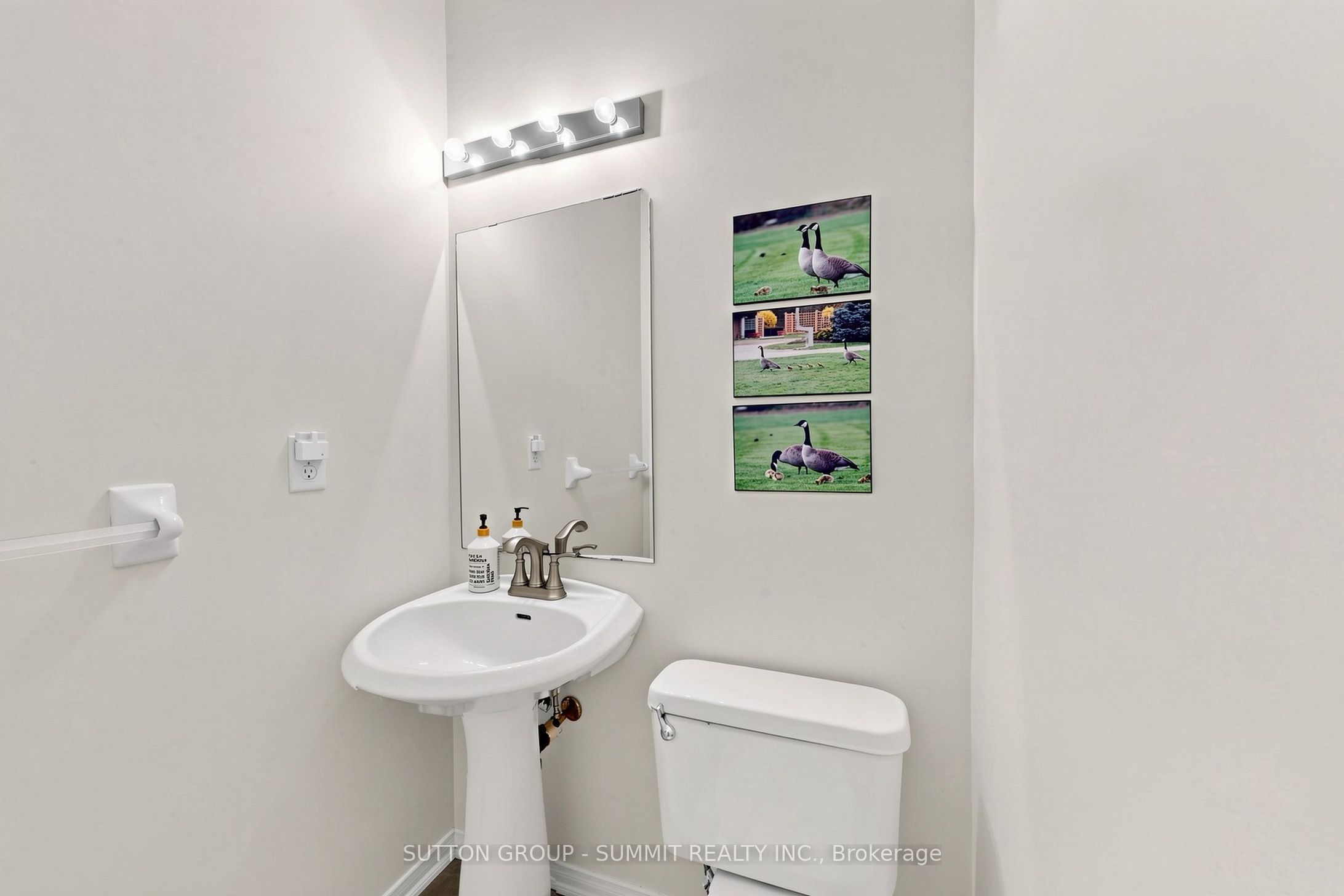 141 Gatwick Drive Property Photo 8