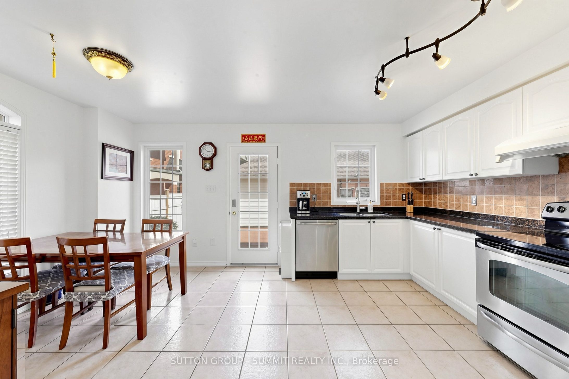 141 Gatwick Drive Property Photo 9