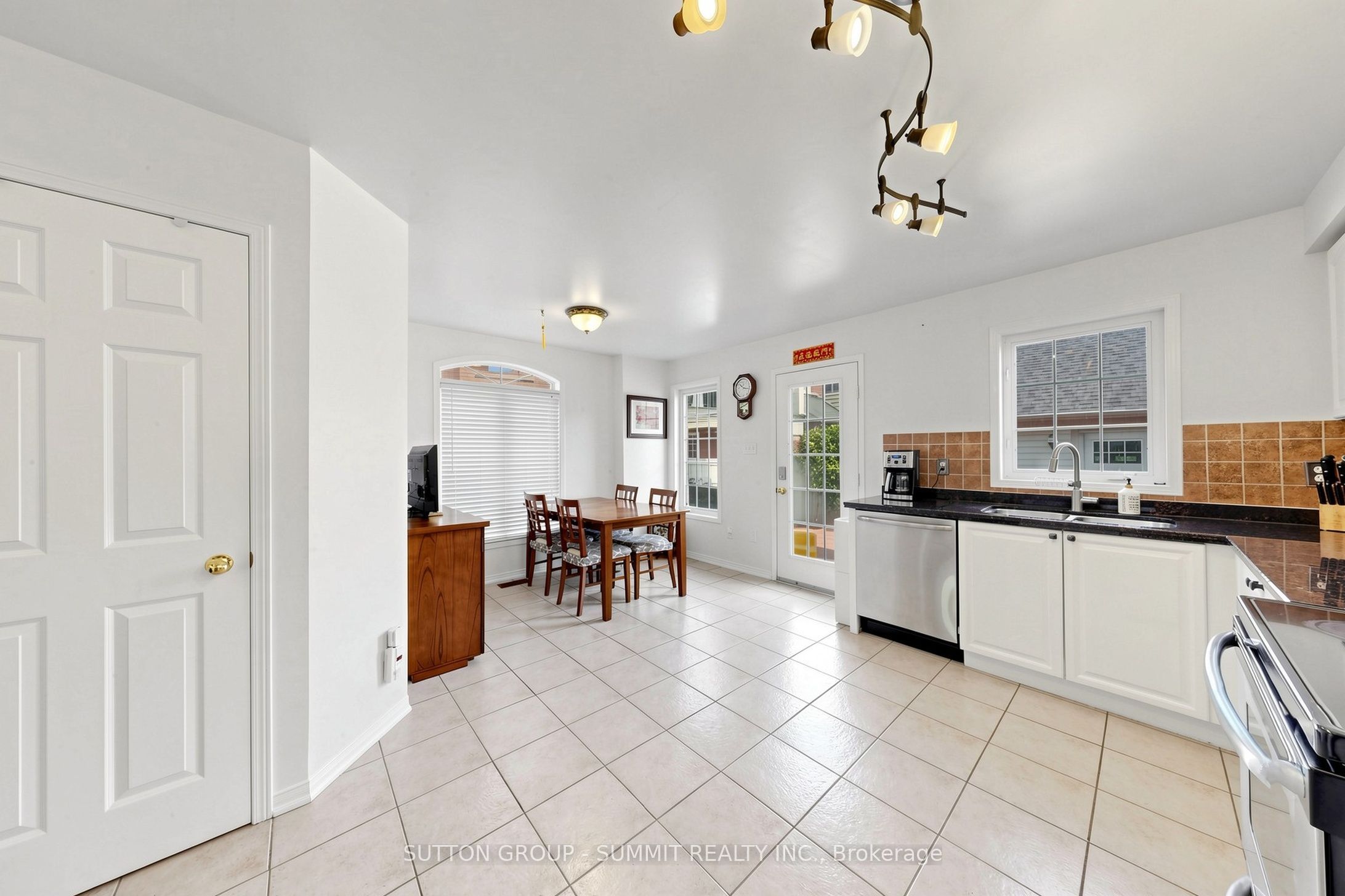 141 Gatwick Drive Property Photo 11