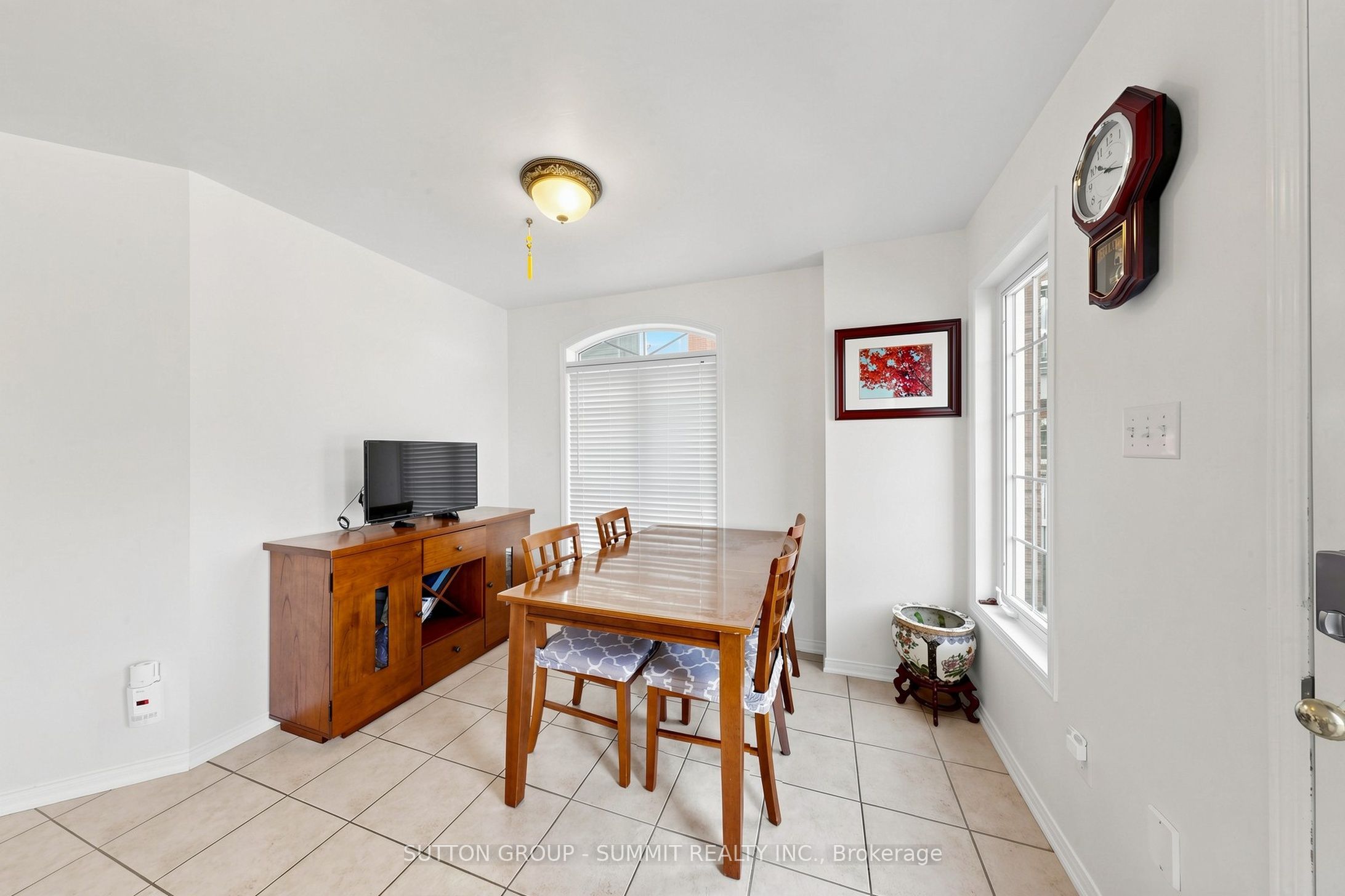 141 Gatwick Drive Property Photo 14
