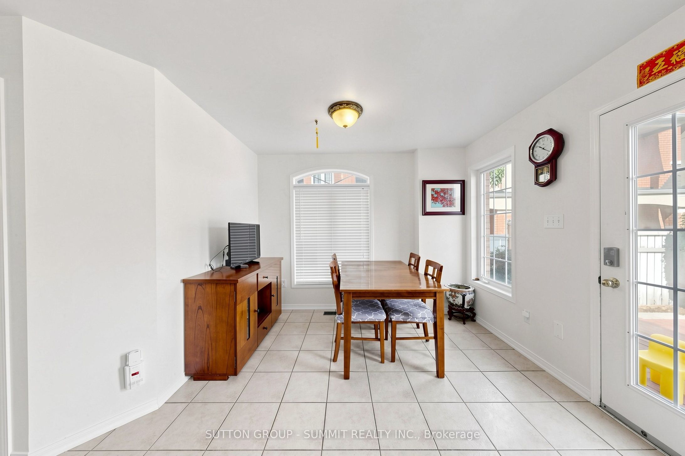 141 Gatwick Drive Property Photo 16