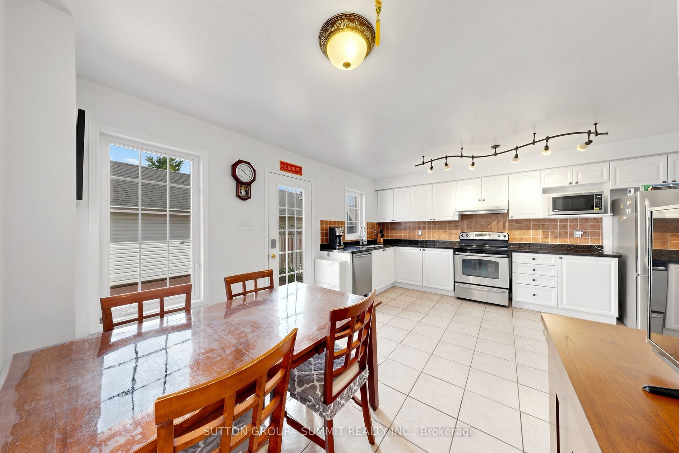 141 Gatwick Drive Property Photo 17