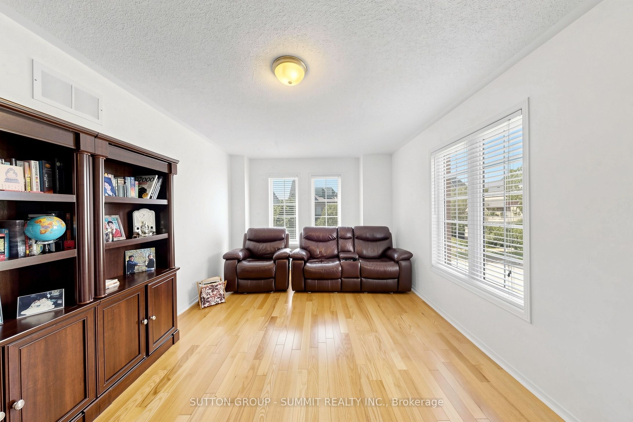 141 Gatwick Drive Property Photo 18