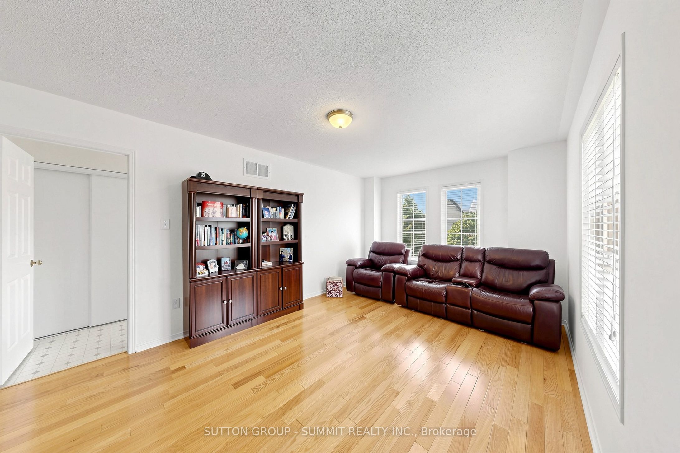 141 Gatwick Drive Property Photo 20