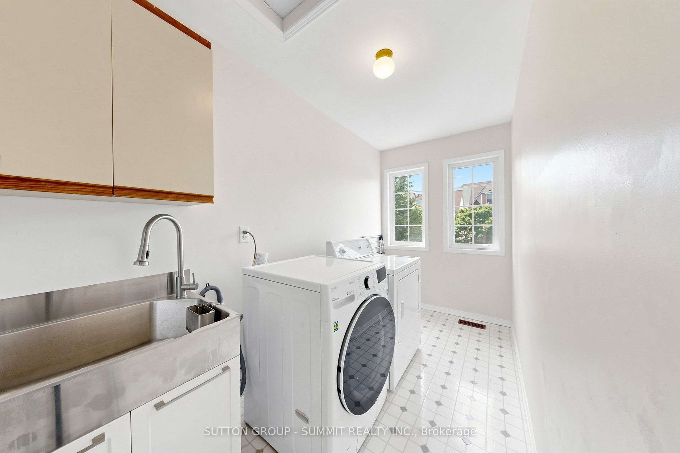 141 Gatwick Drive Property Photo 23