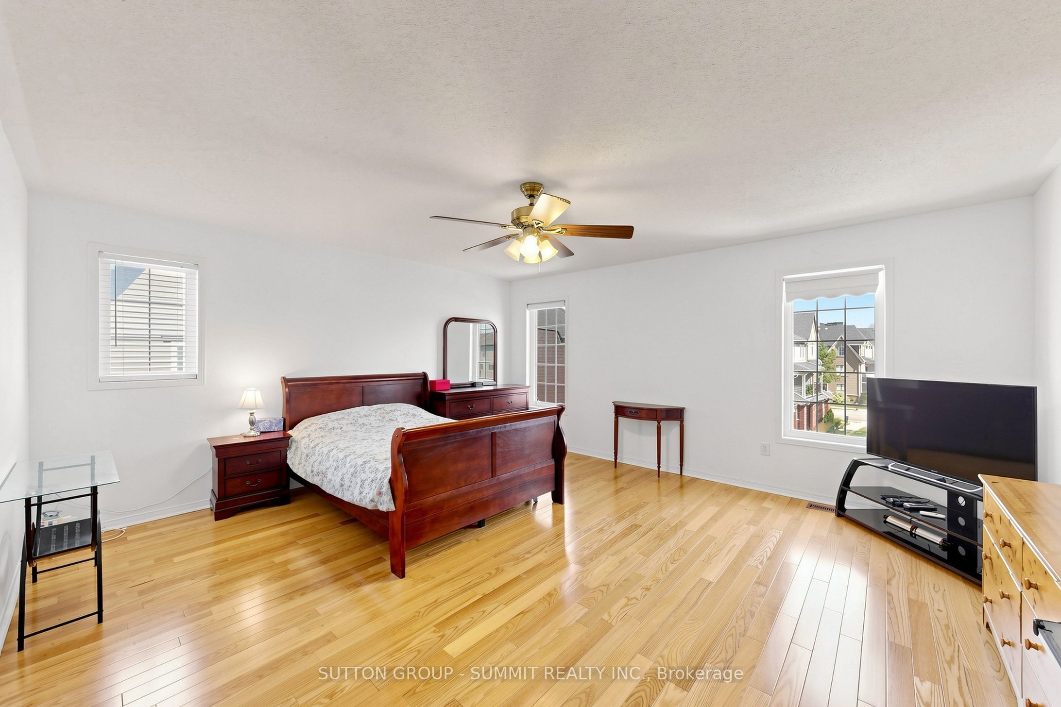 141 Gatwick Drive Property Photo 37
