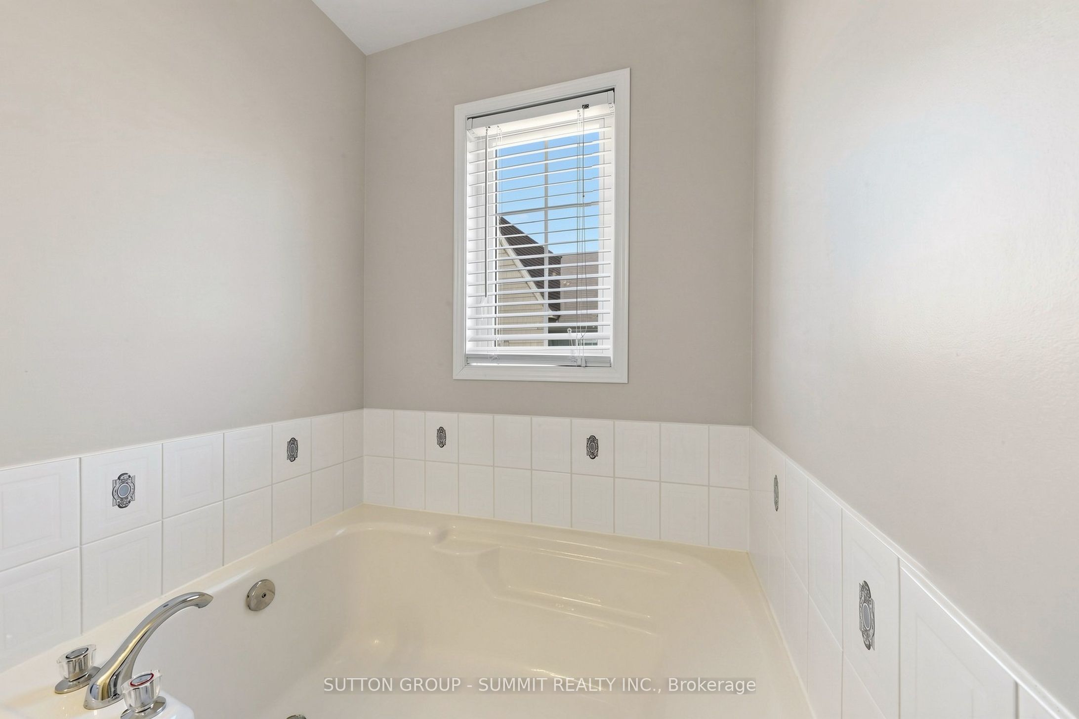 141 Gatwick Drive Property Photo 42