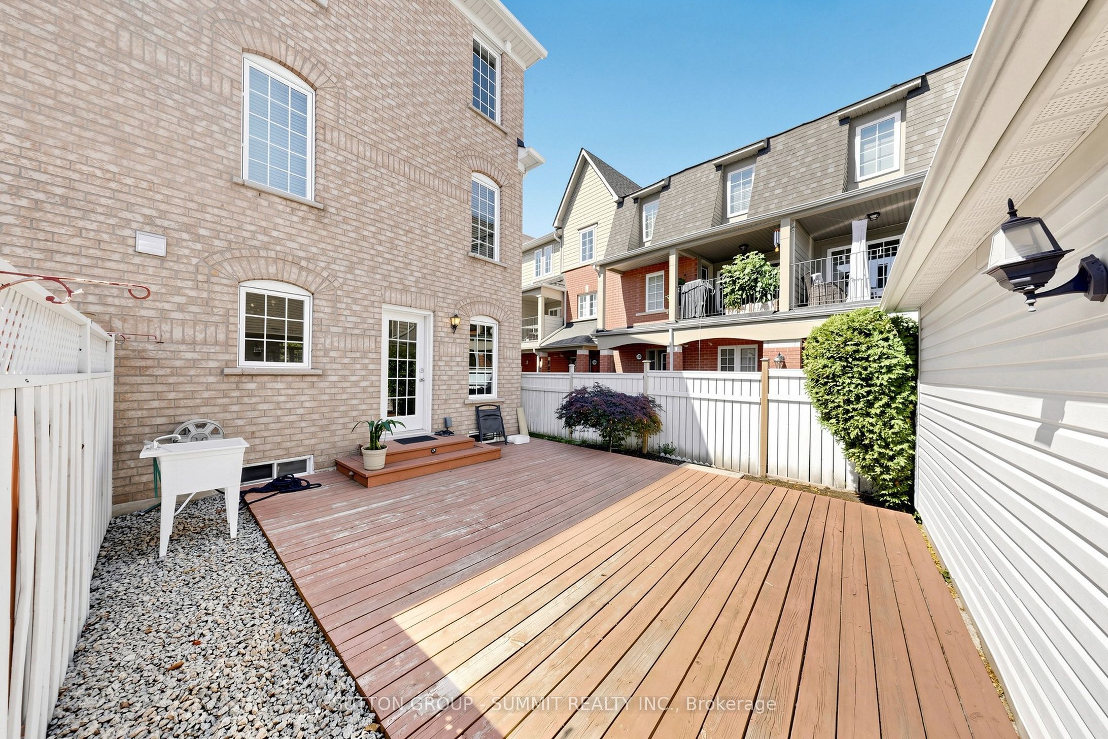 141 Gatwick Drive Property Photo 43