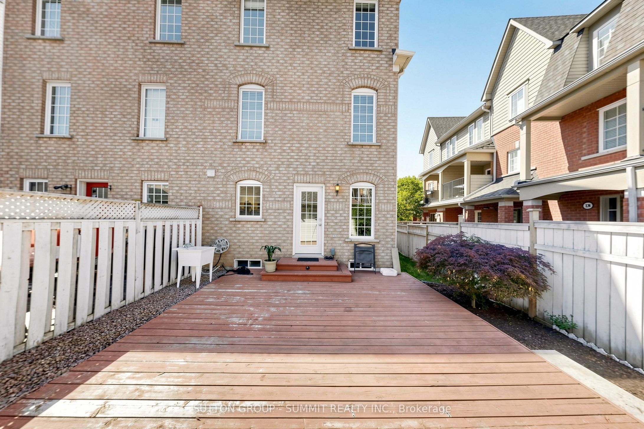 141 Gatwick Drive Property Photo 44