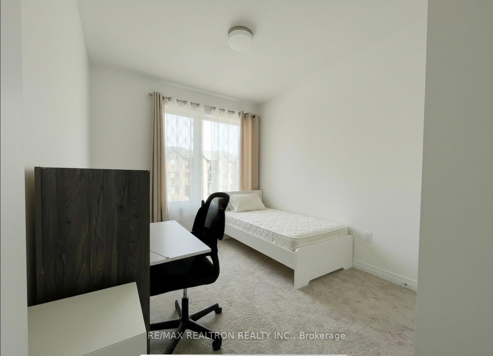 3272 Sixth Line Bedroom B Property Photo 3