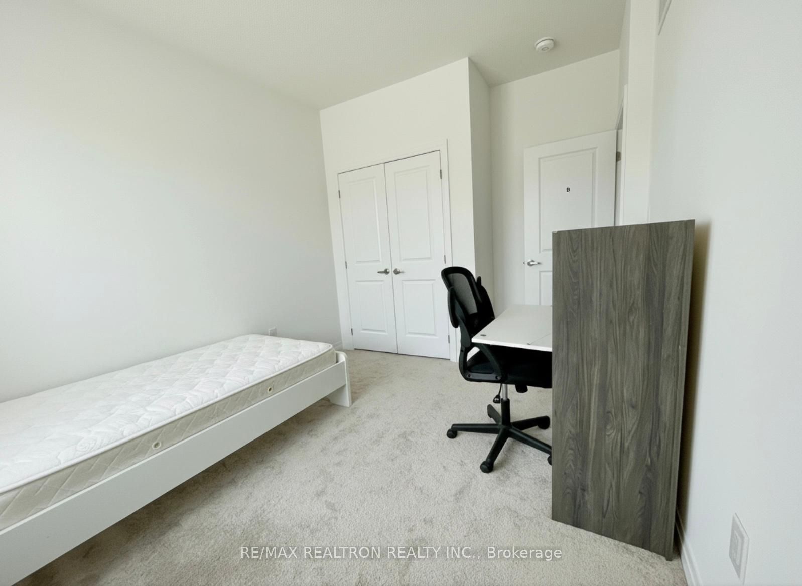 3272 Sixth Line Bedroom B Property Photo 4