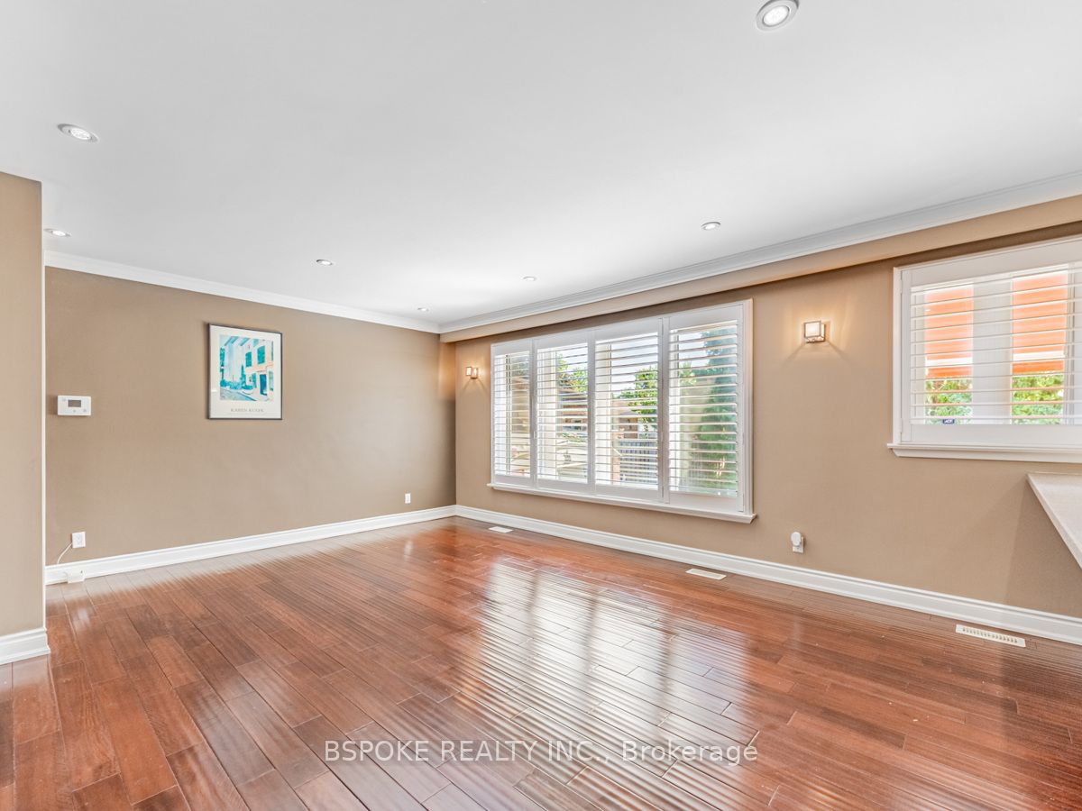252 Thistle Down Boulevard Upper Property Photo 6