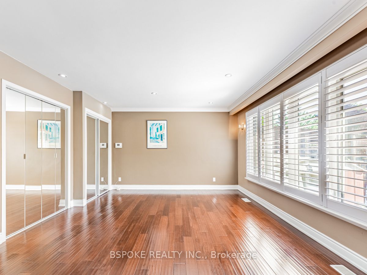 252 Thistle Down Boulevard Upper Property Photo 8