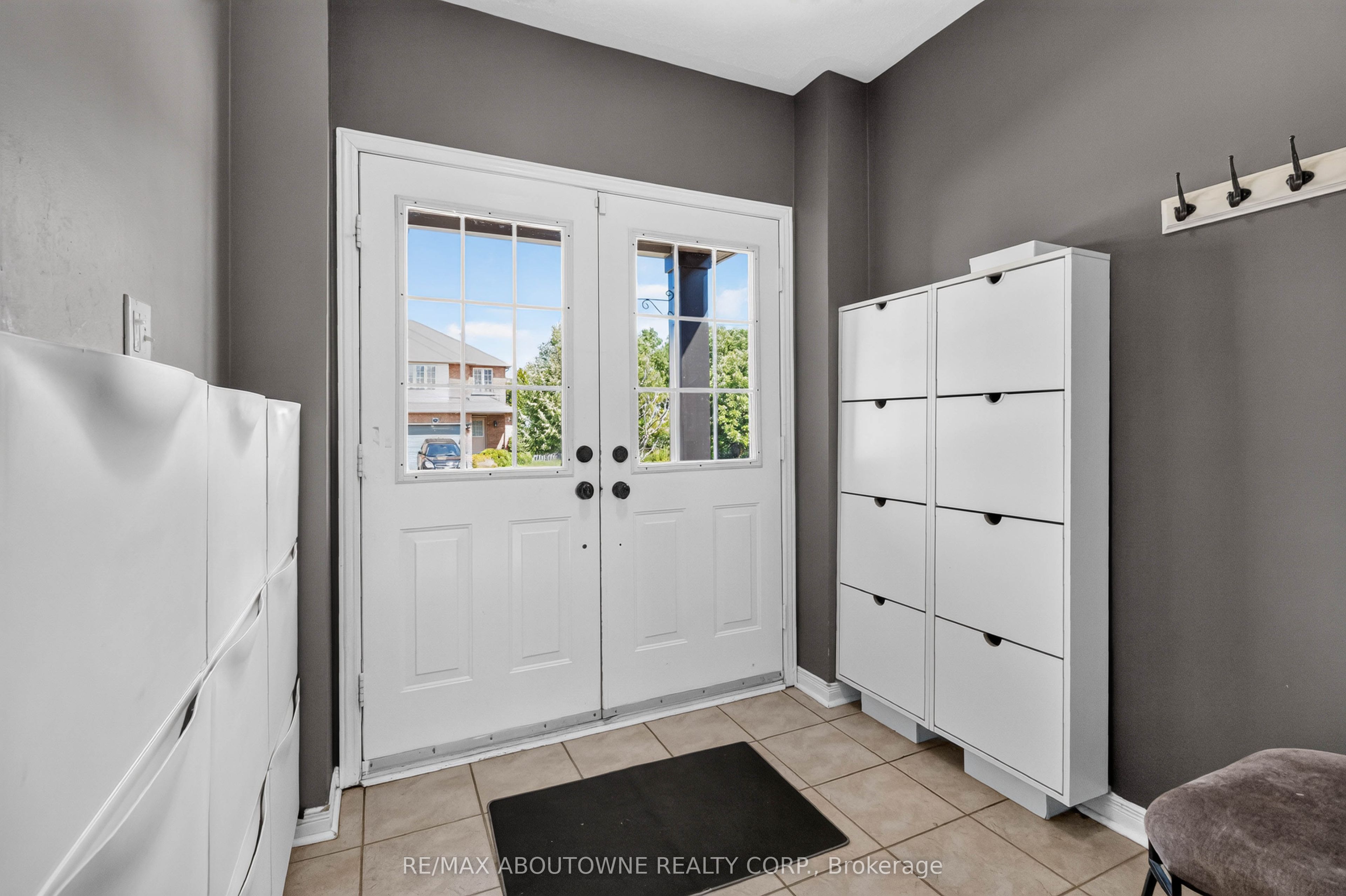 5233 Thornburn Drive Property Photo 3