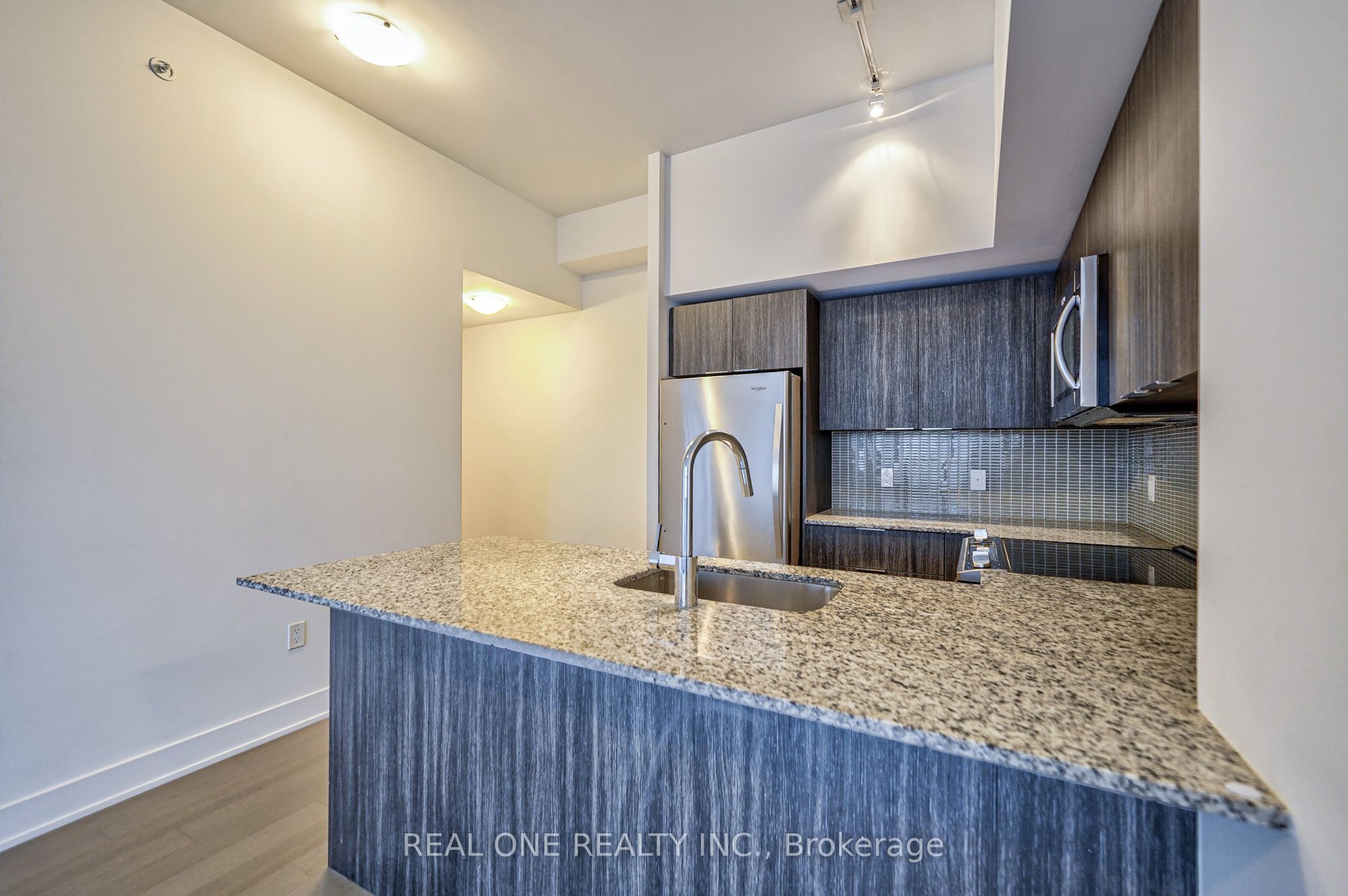30 Shore Breeze Drive 231 Property Photo 6
