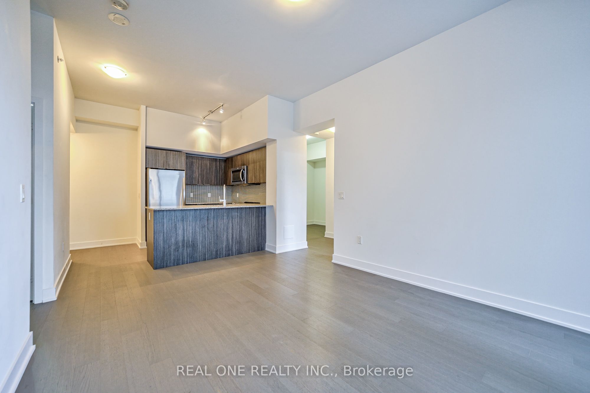 30 Shore Breeze Drive 231 Property Photo 8