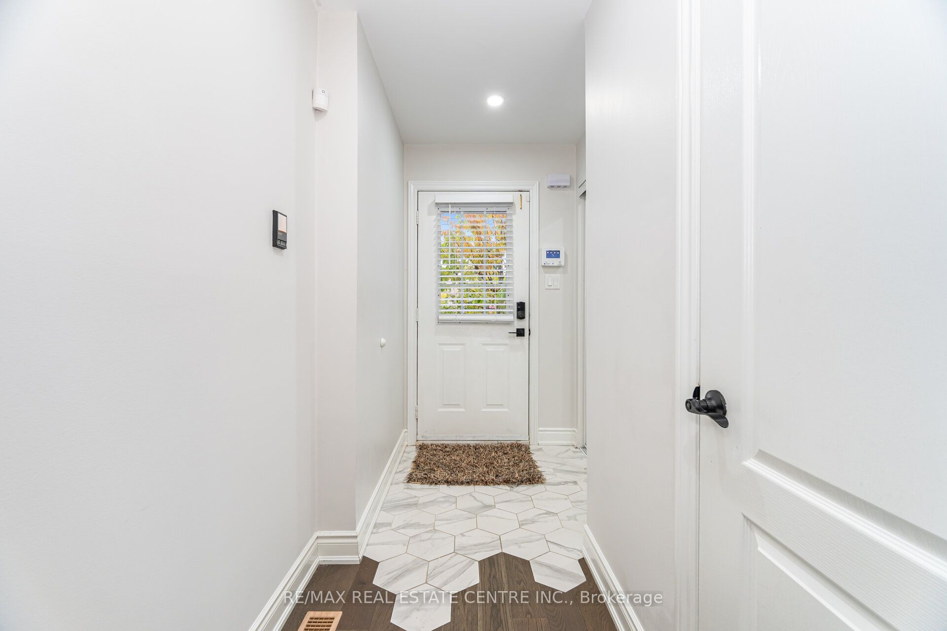 5255 Guildwood Way 48 Property Photo 4