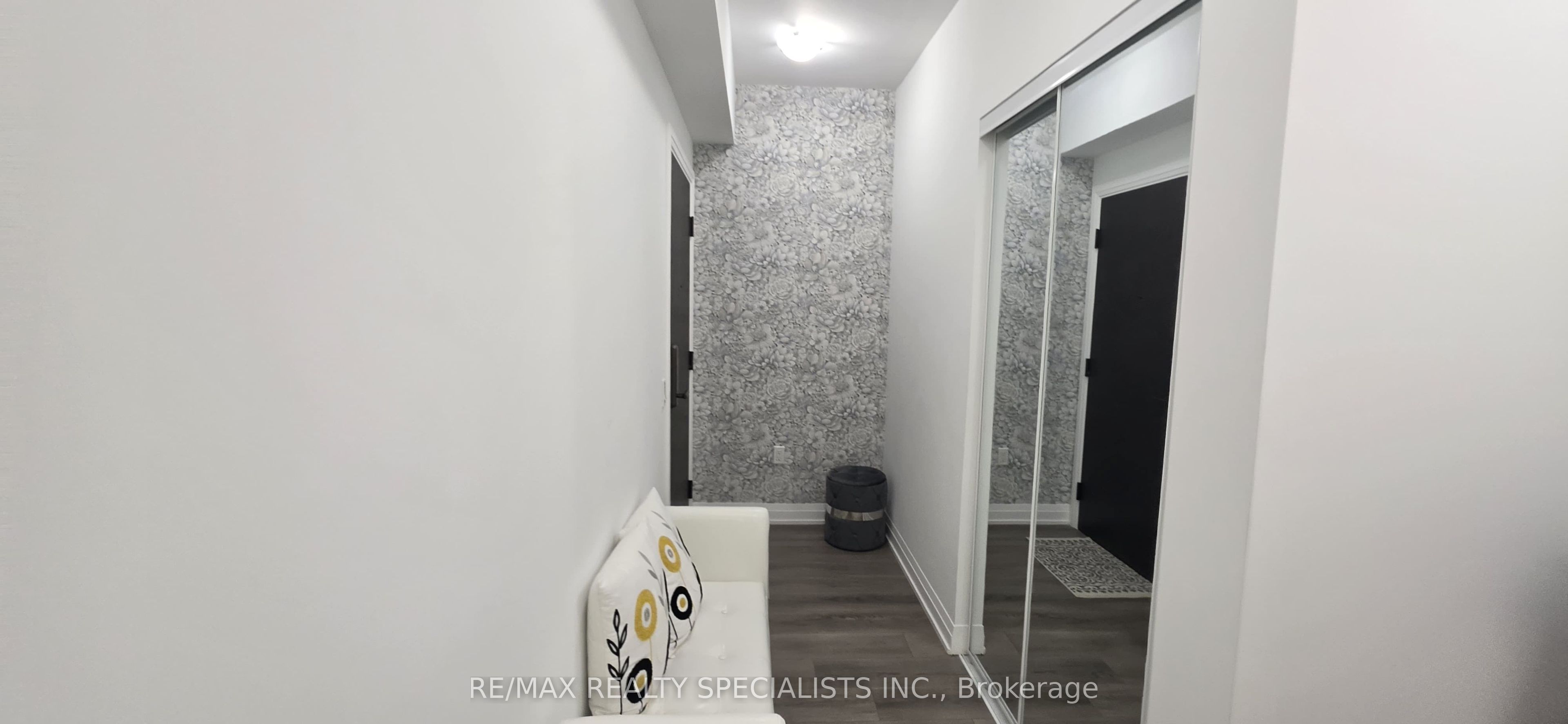 412 Silver Maple Road 206 Property Photo 7