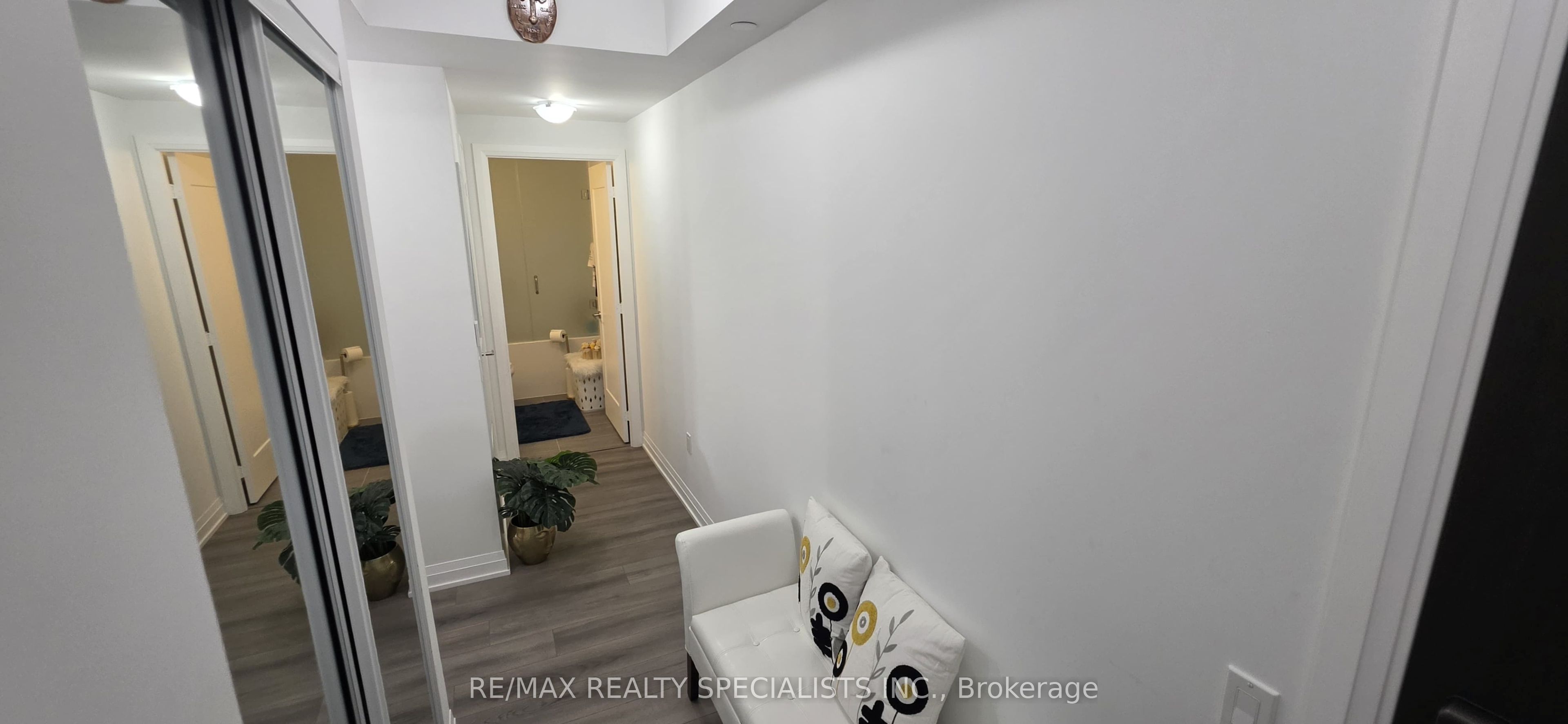 412 Silver Maple Road 206 Property Photo 9