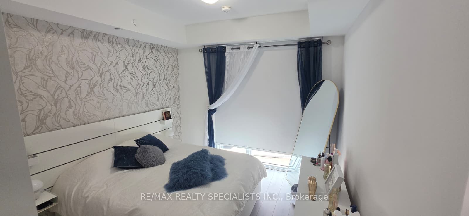 412 Silver Maple Road 206 Property Photo 10